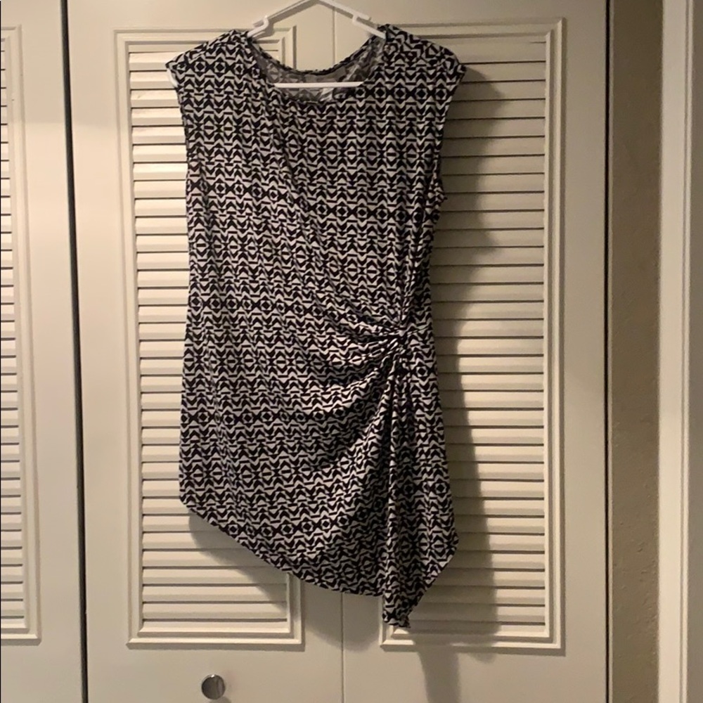 Black and white pattern top